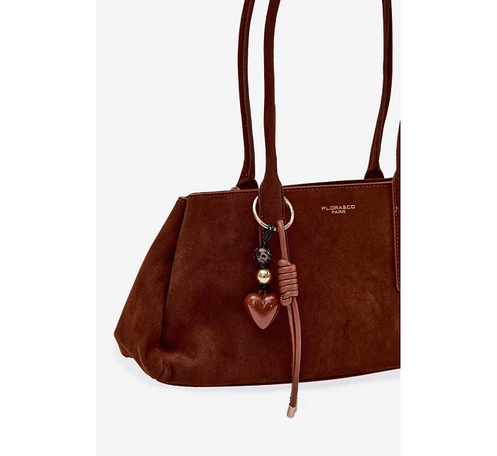 Eko semišová kabelka s přívěskem Camel model 22111614 - Flora&Co