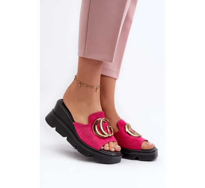 Dámske eko semišové papuče na klinoch a platforme so zlatým lemovaním Fuchsia Iaria