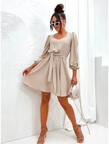 Elegantní béžové šaty s spodní částí model 19764115 - Moon