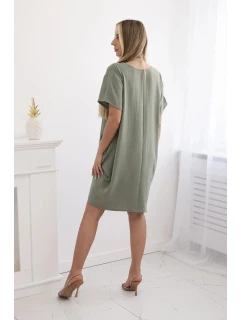 Šaty s vreckami a príveskom svetlej khaki farby