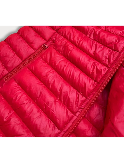 Tmavě červená krátká dámská prošívaná vesta model 17199562 - J.STYLE Tmavě červená krátká dámská prošívaná vesta model 17199562 - J.STYLE