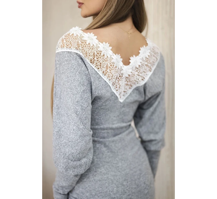 Dámské šaty s 3/4 rukávy a krajkou na zádech šedý