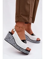 Kožené sandály na platformě model 22101381 bílé - S.Barski Kožené sandály na platformě model 22101381 bílé - S.Barski