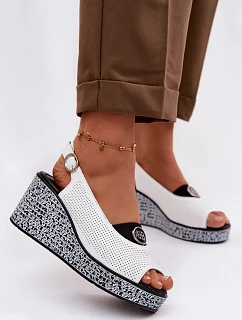 Kožené sandály na platformě model 22101381 bílé - S.Barski