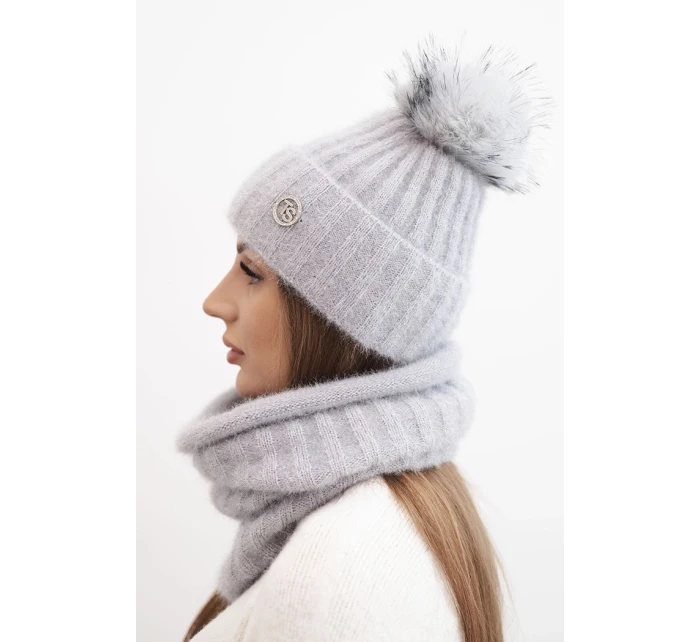 Dámská zimní souprava s bambulí a model 21762695 šedý - K-Fashion