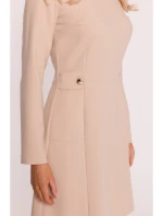 model 21319189 Šaty s ozdobnými knoflíky v pase béžové - STYLOVE model 21319189 Šaty s ozdobnými knoflíky v pase béžové - STYLOVE