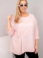 Dámska blúzka plus size s bavlnou a dlhými rukávmi a s volánom v púdrovo ružovej farbe
