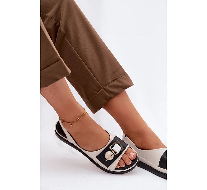 Kožené dámské sandály s ozdobou D&A GR61-5932 Béžové