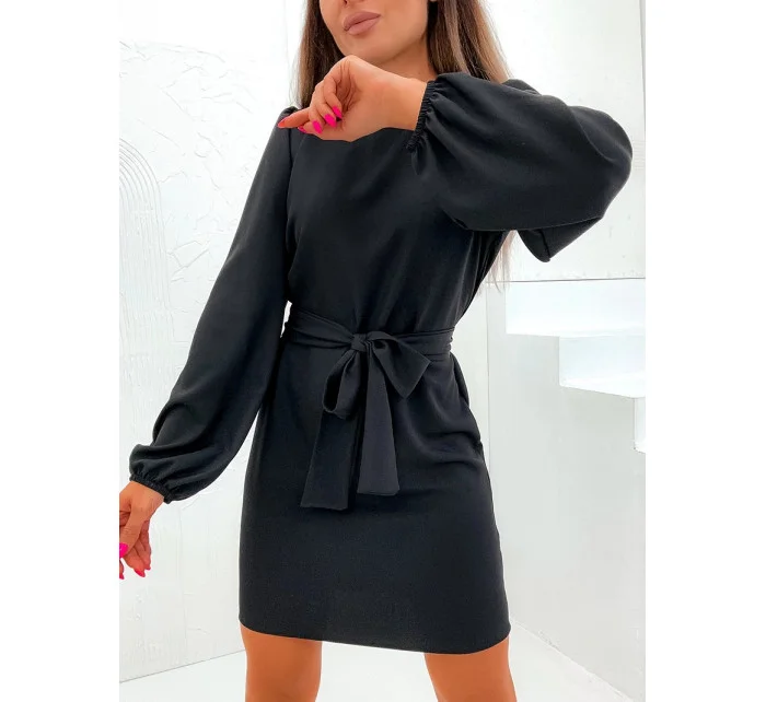 Černé elegantní dámské šaty s páskem model 20755306 - Moon