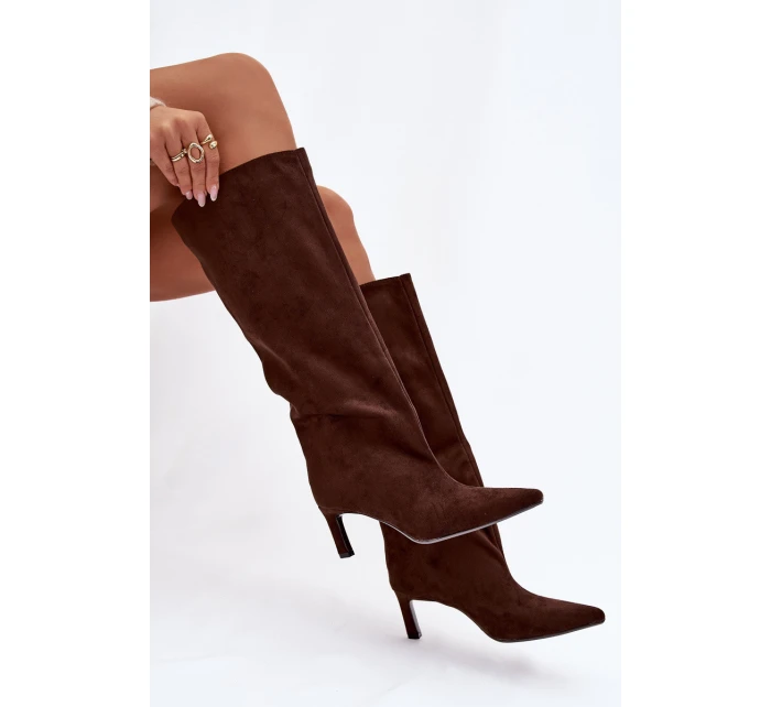 Dámské kozačky z eko semiše nazouvací na podpatku čokoládové Phelin Dámské kozačky z eko semiše nazouvací na podpatku čokoládové Phelin