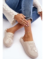 Lesklé dámské pantofle béžové model 21641378 - Boto