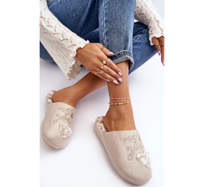 Lesklé dámské pantofle béžové model 21641378 - Boto