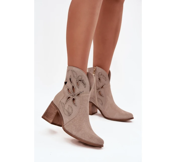 Topánky na podpätku model 222962 Krok vo veľkom štýle Topánky na podpätku model 222962 Krok vo veľkom štýle