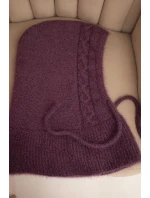 Dámská čepice s kapucí a pleteným vzorem tmavě fialová