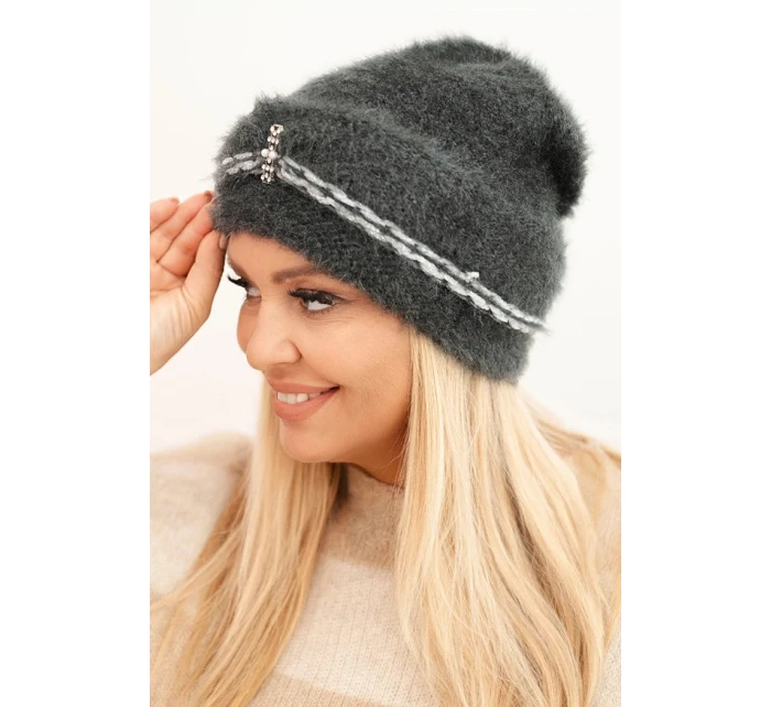 Dámska zimná čiapka s perlami a ozdobným vzorom graphite Dámska zimná čiapka s perlami a ozdobným vzorom graphite