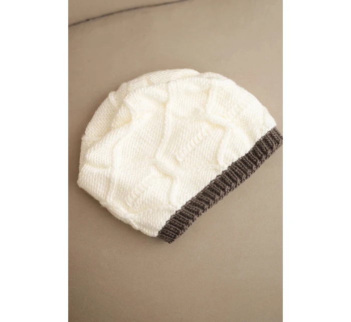 Dámska zimná vlnená čiapka s pleteným vzorom K443 ecru