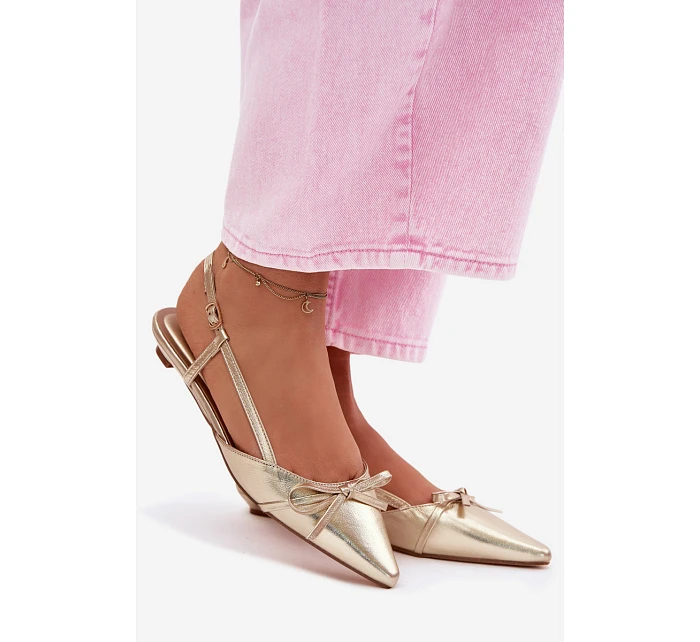 Dámské sandály z umělé kůže na nízkém podpatku Zlaté model 22107058 - Boto