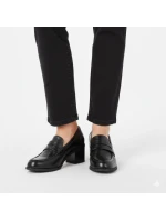 Černá dámská obuv na podpatku model 22015036 - M. Daszyński Černá dámská obuv na podpatku model 22015036 - M. Daszyński