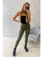Pruhované legíny s vysokým pásom v khaki farbe