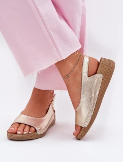 Dámské kožené sandály na klínu model 21701991 Zlaté - Maciejka