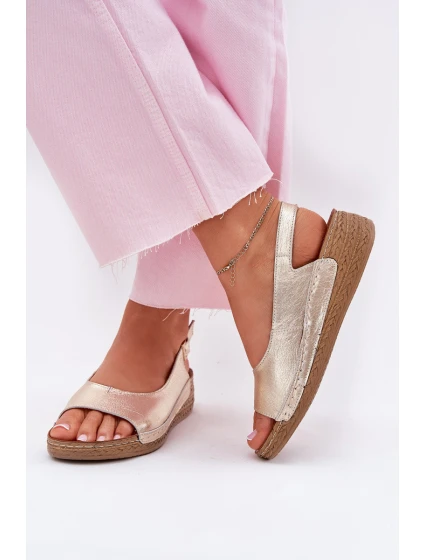 Dámské kožené sandály na klínu model 21701991 Zlaté - Maciejka