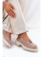 Dámske semišové mokasíny s ozdobným špendlíkom "Miś" Vinceza - béžové Dámske semišové mokasíny s ozdobným špendlíkom "Miś" Vinceza - béžové