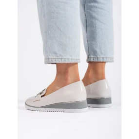 Praktické dámske biele topánky na platforme