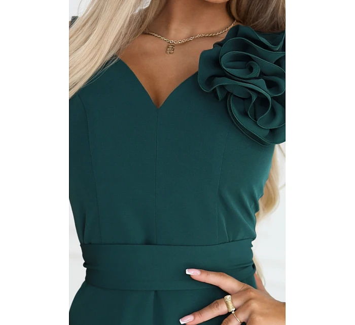 maxi šaty s květinou na a rozparkem lahvově zelené model 22108491 - numoco