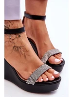 Módní kožené sandály na klínu černé Arwen Módní kožené sandály na klínu černé Arwen