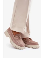 Dámske semišové mokasíny s ozdobným špendlíkom "Miś" Vinceza - béžové Dámske semišové mokasíny s ozdobným špendlíkom "Miś" Vinceza - béžové