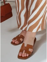 Dámské žabky s výřezy camel Dstreet model 21988331 - FashionStreet