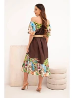 Dámské šaty model 22170767 střihu s páskem a krátkým rukávem hnědá - K-Fashion