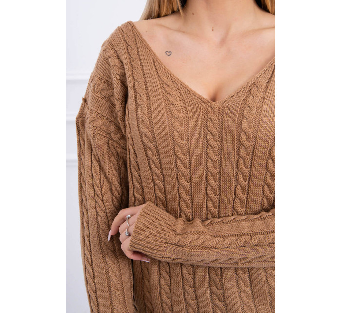 Pletený svetr s výstřihem do V velbloudí barvy