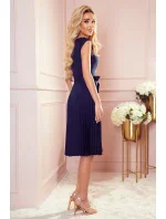 LILA Tmavě modré dámské plisované šaty s krátkými rukávy model 17276548 - numoco LILA Tmavě modré dámské plisované šaty s krátkými rukávy model 17276548 - numoco