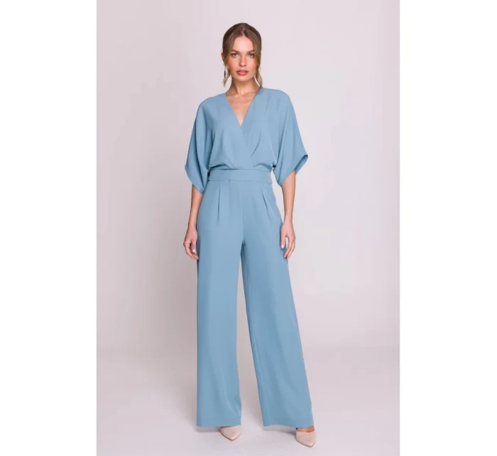 Kombinéza s širokými nohavicemi a výstřihem nebesky modrá model 20966157 - STYLOVE Kombinéza s širokými nohavicemi a výstřihem nebesky modrá model 20966157 - STYLOVE