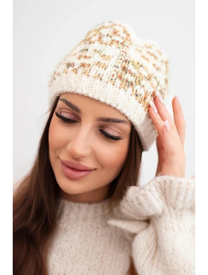 Dámska zimná čiapka s farebnou priadzou a hrubým úpletom K355 ecru+red+green