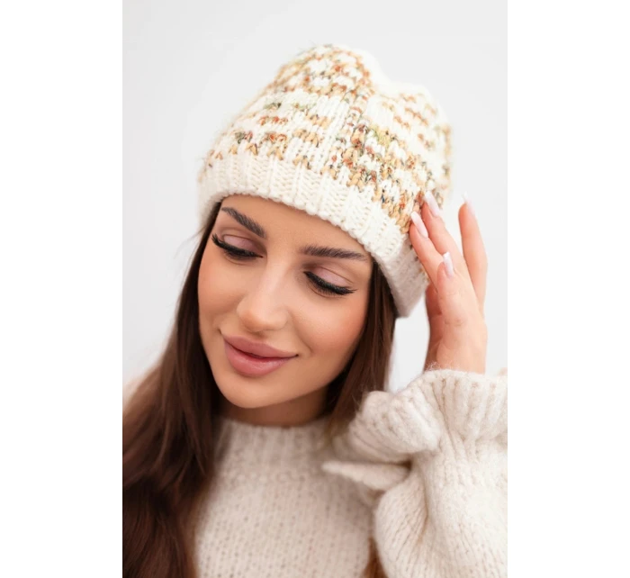 Dámska zimná čiapka s farebnou priadzou a hrubým úpletom K355 ecru+red+green