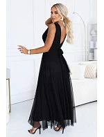 model 22302475 Elegantní maxi šaty s výstřihem do V a odhalenými zády – černé - numoco basic model 22302475 Elegantní maxi šaty s výstřihem do V a odhalenými zády – černé - numoco basic