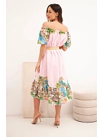 Dámské šaty model 22170763 střihu s páskem a krátkým rukávem cukrově růžová - K-Fashion