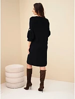 Šaty dámské z model 22401351 s ozdobným krátkým rukávem černá - K-Fashion Šaty dámské z model 22401351 s ozdobným krátkým rukávem černá - K-Fashion