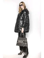 Čierna dámska bunda s ozdobným prešívaním (AG1-J9086) Čierna dámska bunda s ozdobným prešívaním (AG1-J9086)