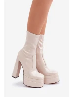 Lakierowane Botki Na Platformie I Wysokim Słupku Beżowe Lotisha Lakierowane Botki Na Platformie I Wysokim Słupku Beżowe Lotisha