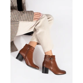 Pekné hnedé dámske členkové topánky so širokým podpätkom