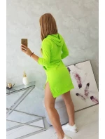 Šaty s dlhším chrbtom a farebnou neónovou potlačou Šaty s dlhším chrbtom a farebnou neónovou potlačou