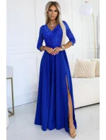 AMBER Elegantní dlouhé dámské krajkové šaty v chrpové barvě s výstřihem model 20651176 - numoco