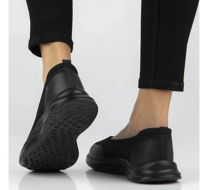 model 22093847 dámské černé textilní boty na platformě - FILIPPO