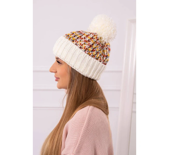 Dámská čepice s bambulí Ellen model 18751767 ecru - K-Fashion Dámská čepice s bambulí Ellen model 18751767 ecru - K-Fashion