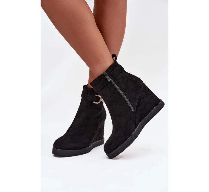 Botki Damskie Na Koturnie Z Ozdobnym Detalem Czarne Marivana