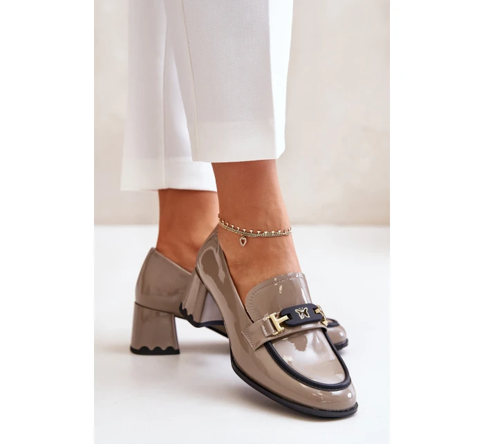 Lakierowane Półbuty Damskie Na Obcasie Z Ozdobą Artiker 55C1054 Beżowe