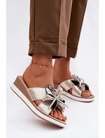 Kožené nazouváky na platformě s květem  Zlaté model 22100377 - S.Barski